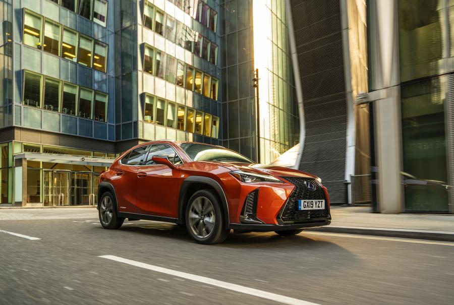  Lexus UX250h F-Sport 2019 года  (UK) (фото 14 из 40)